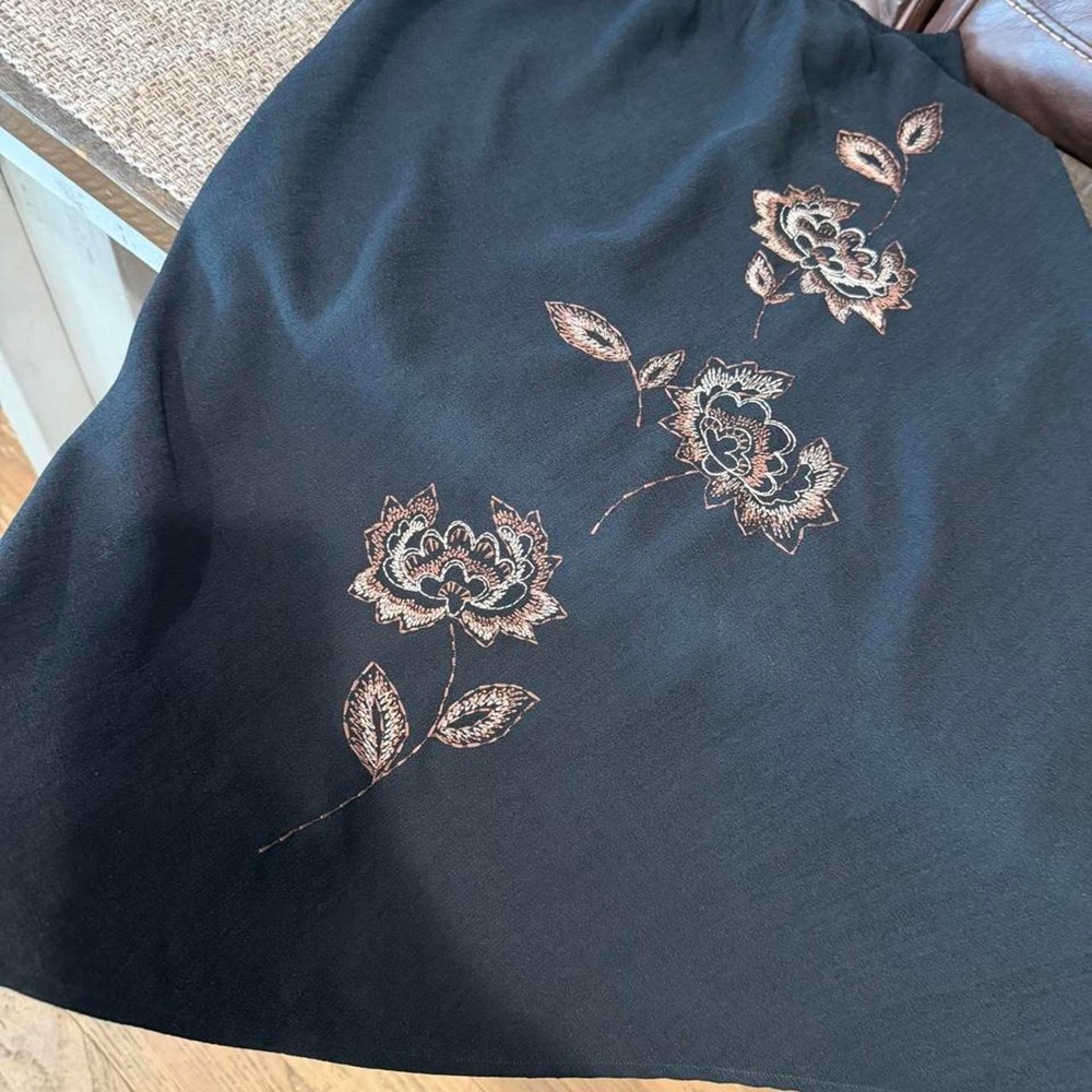 Black skirt with designs; Componix